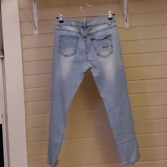 Distressed VIP Jeans - Picture 4 of 6